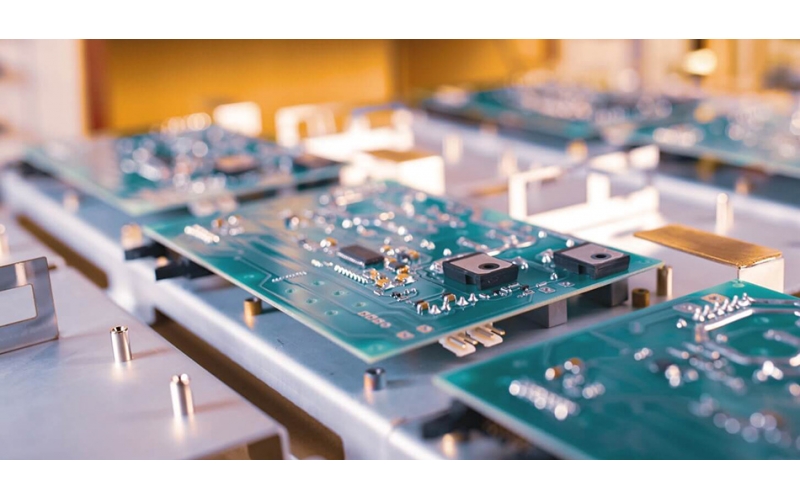 PCBA加工中的波峰焊接技術